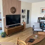 Grand T2 Climatise Avec Parking A 7 Min Des Thermes Vue Chateau Apartment