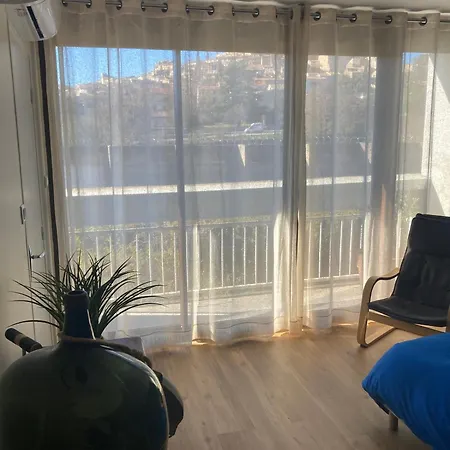 Apartament Grand T2 Climatise Avec Parking A 7 Min Des Thermes Vue Chateau