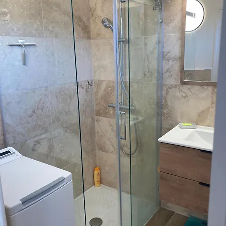 Grand T2 Climatise Avec Parking A 7 Min Des Thermes Vue Chateau 아파트