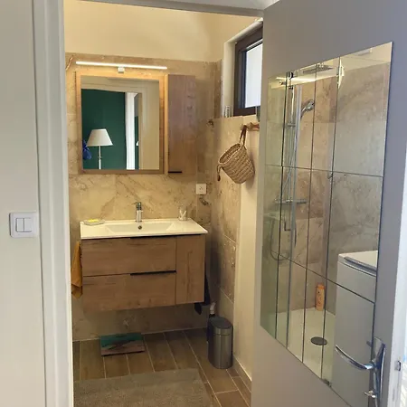 Grand T2 Climatise Avec Parking A 7 Min Des Thermes Vue Chateau Gréoux-les-Bains